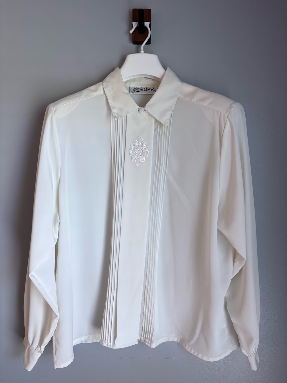 Vintage 80s Yves St. Clair 2 Cream Pintuck Embroidered Tuxedo Blouse - Size 20W
